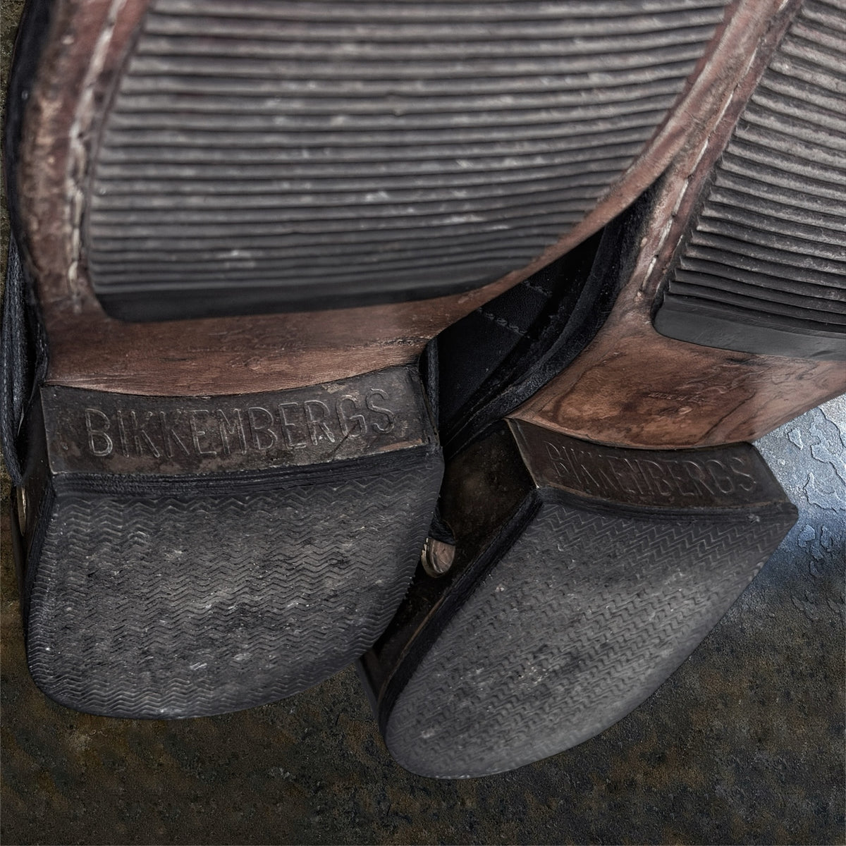 Dirk Bikkembergs FW96 black leather metal lace-through heel boots EU 43 branded heel detail